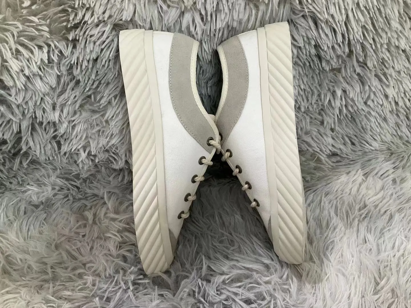 👟👟Ex-factory price 440👟👟 2023 Gucci casual sneakers, top version! 🌸1:1 reproduction. New model for early spring, creating a perfect style💣💣💣street style🔥🔥🔥cool and trendy C-level fashionable outfit with retro and futuristic feel🌹🌹🌹classic shoe shape + British color matching design, super attractive. All kinds of leather splicing, original reverse mold last, imported high-end knitting needle jacquard fabric showing exquisite texture! Open mold to customize high-density outsole. Comes fully packaged. Size: Female 35-41 Male 39-46